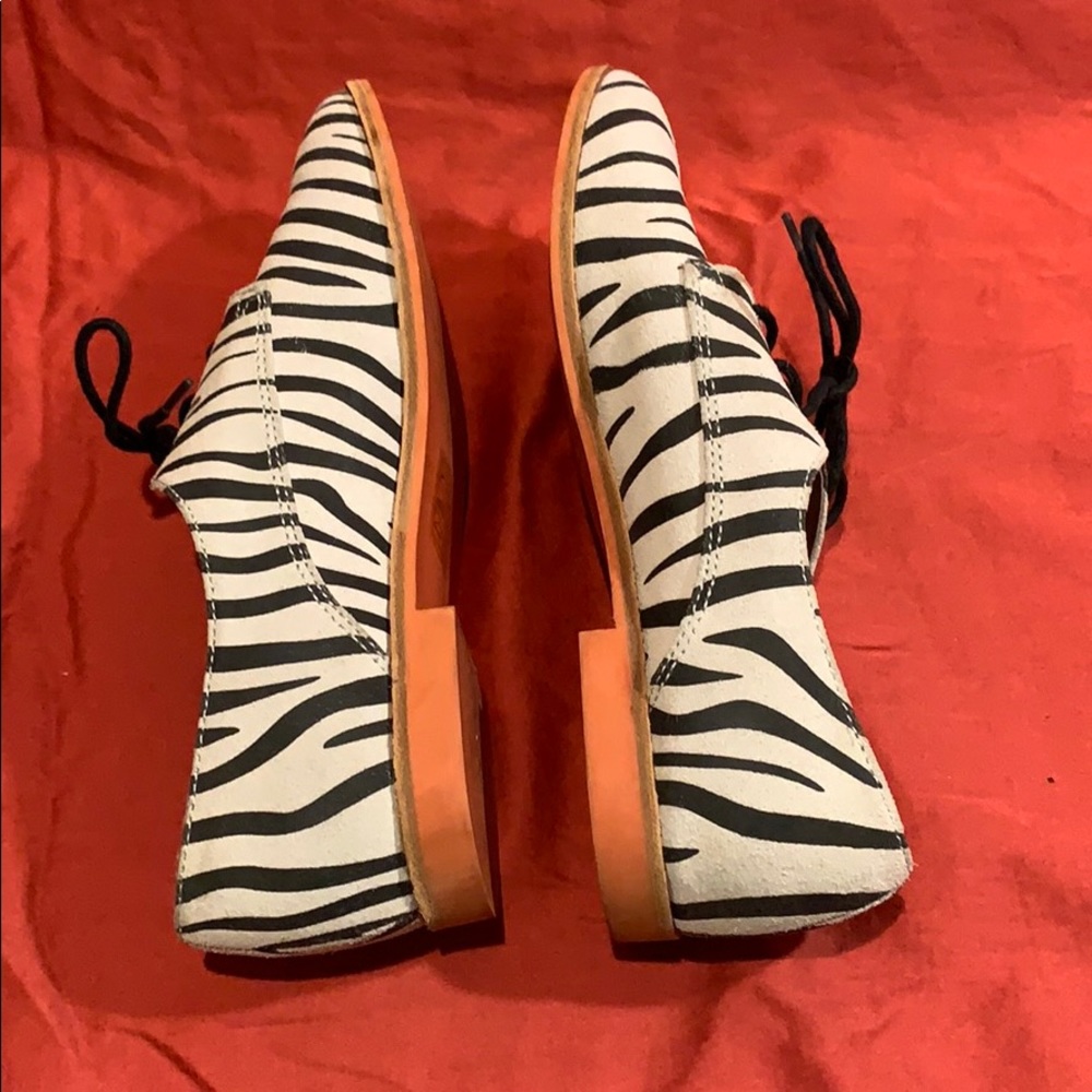 Zebra stripped shoes - Picture 3 of 4